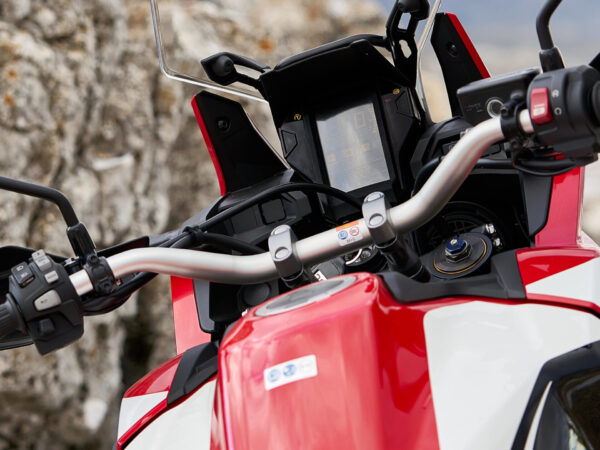 Honda Africa Twin 2018 Grand Prix Red cockpit