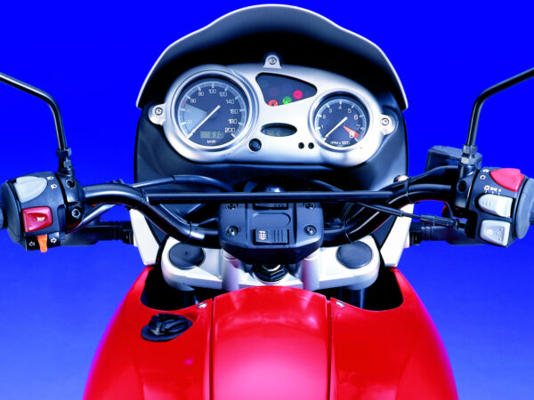 BMW F 650 GS 2000 red cockpit