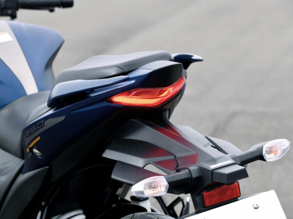 Suzuki Gixxer SF 250 2024 Metallic Mat Stellar Blue taillight