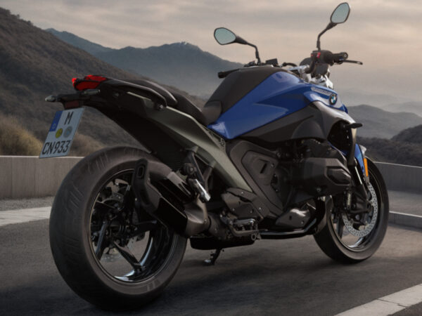 BMW R 1300 R 2025 Racing Blue Metallic back