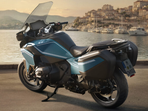 BMW R 1300 RT 2025 Impulse Racing Blue back