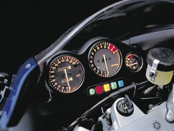 Yamaha YZF600R Thundercat 2002 blue dashboard