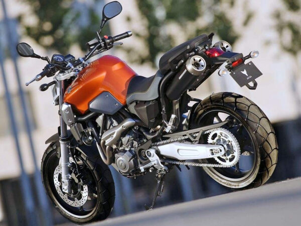 Yamaha MT-03 2007 orange back