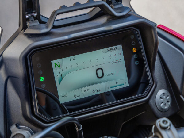 Yamaha Tracer 7 2025 Redline dashboard
