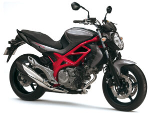 Suzuki SFV650 Gladius 2013 black red front