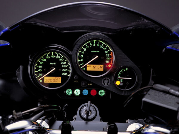 Yamaha FZS600 Fazer 2002 dashboard