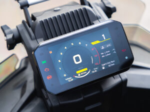 CFMoto 700MT ADV 2025 dashboard