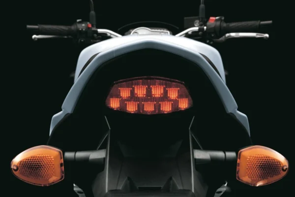 Suzuki GSR750 2011 white taillight