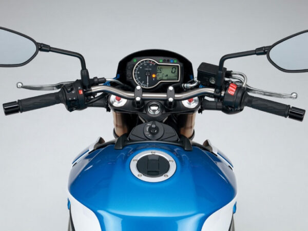 Suzuki GSR750 SE 2016 cockpit