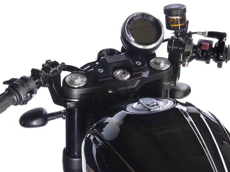 Ducati Scrambler Cafe Racer 2017 black cockpit