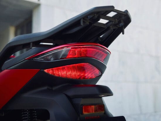 Honda SH125i 2026 Mat Pearl Diaspro Red taillight