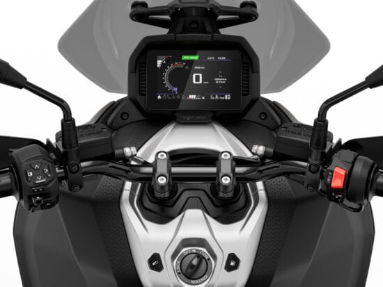 Aprilia SR GT 400 2026 Boulder Grey cockpit