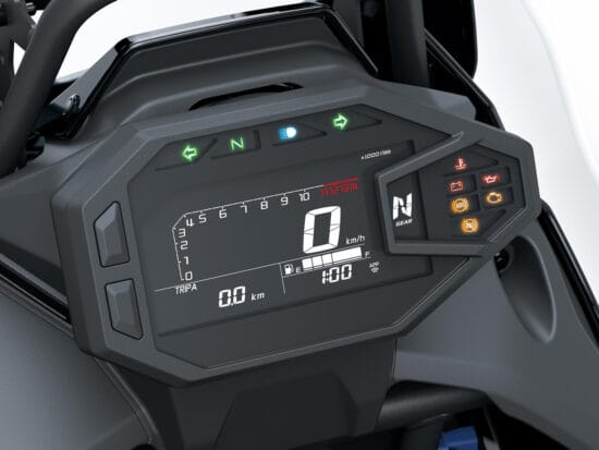 Kawasaki KLE500 2026 Metallic Carbon Gray Ebony dashboard