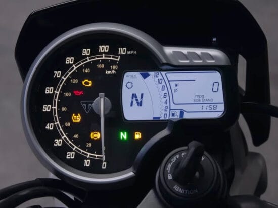 Triumph Tracker 400 2026 Aluminium Silver Gloss dashboard